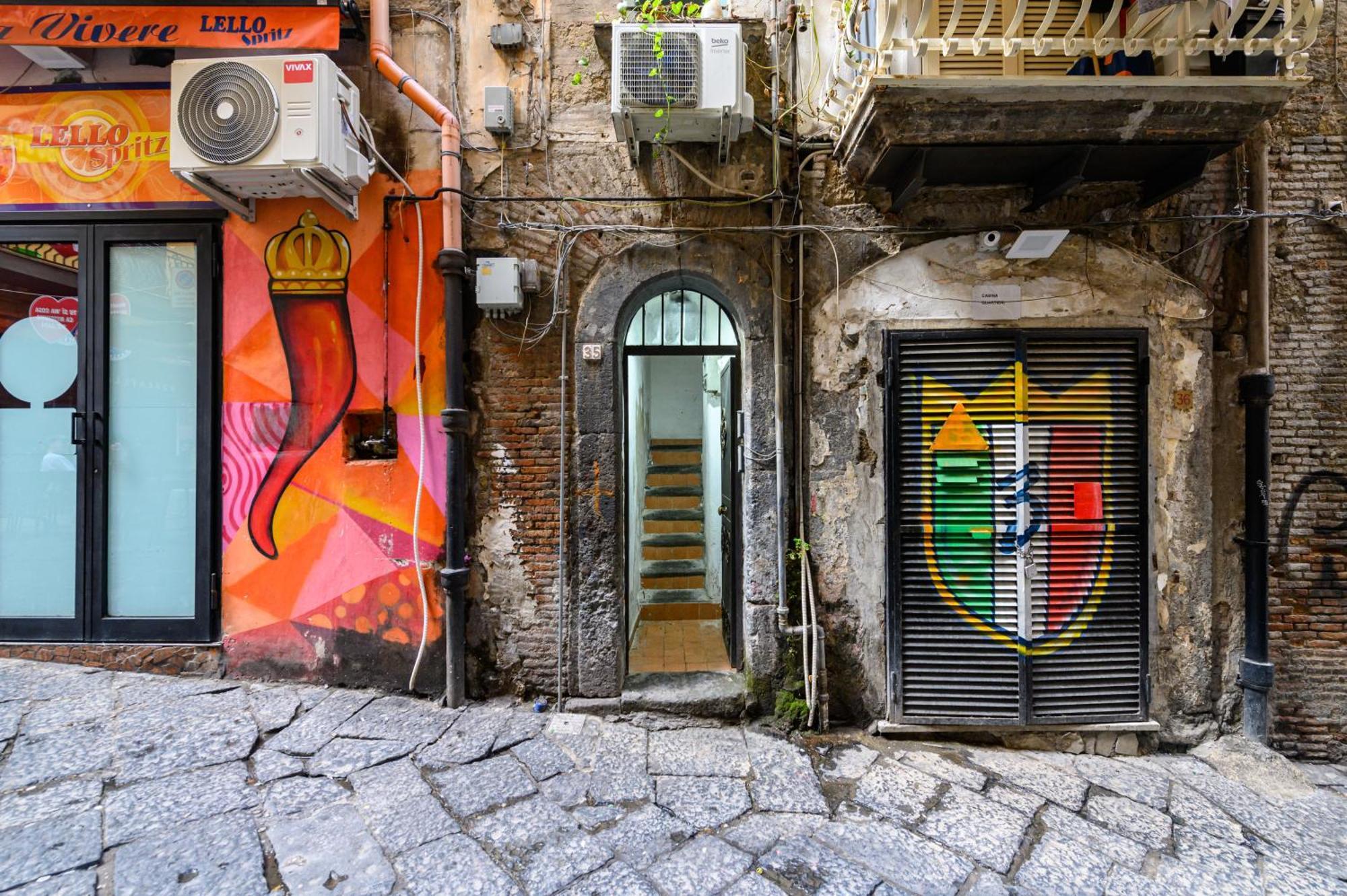 Murales In Bed Spagnoli Apartment